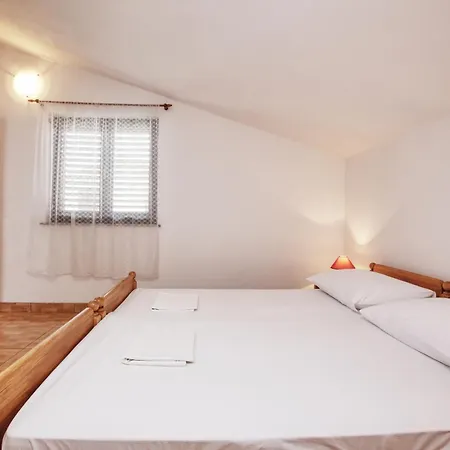 Apartman With Parking Space - 21593 *