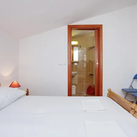 Apartman With Parking Space - 21593 *