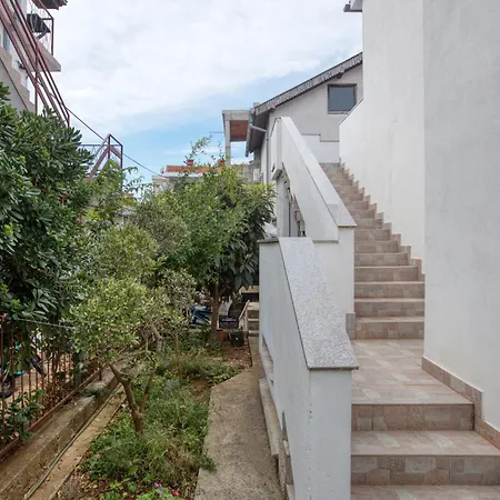 With Parking Space - 21593 아파트 보디체