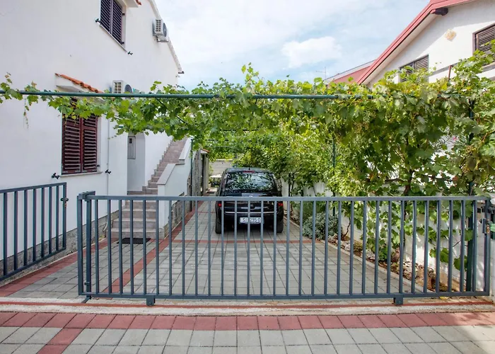 With Parking Space - 21593 Appartement Vodice